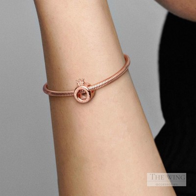 Charm bạc mạ vàng hồng 14K Pandora Signature hình vương miện chữ O