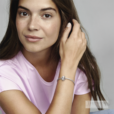 Charm bạc Pandora Signature họa tiết trái tim và logo PANDORA